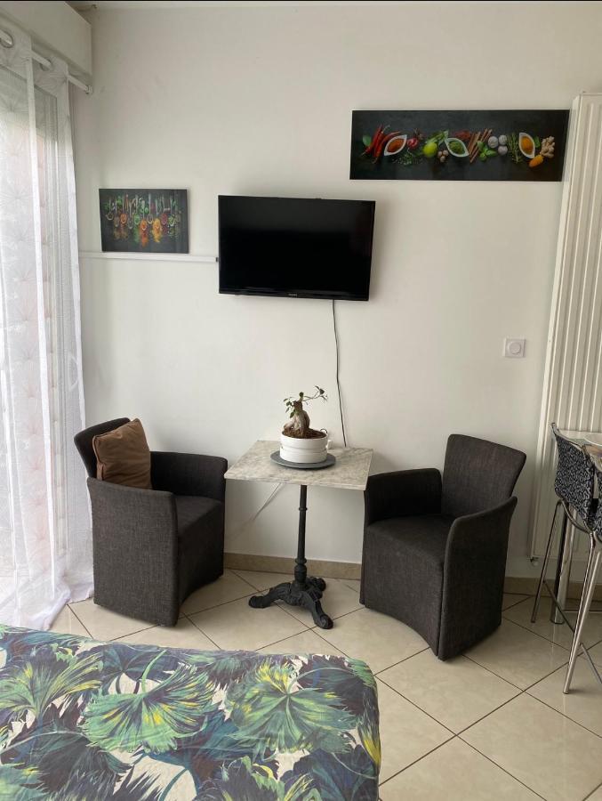 Trendy Studios Tassin Luaran gambar